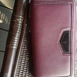 Simply Vera Vera Wang Burgundy Wallet